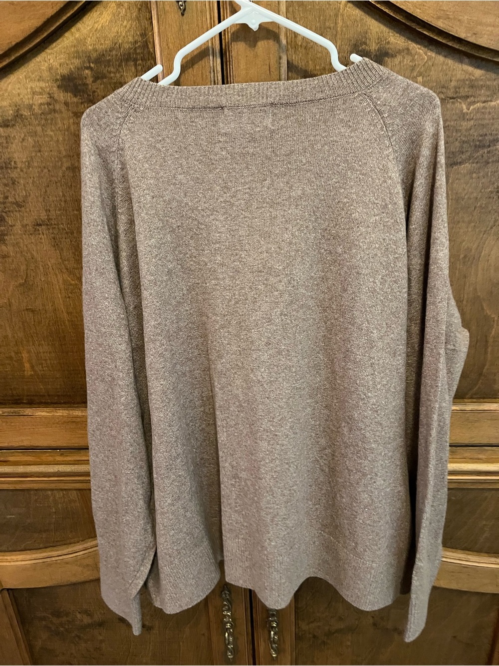 XXL Old Navy Women's V-Neck Sweater - Taupe - Picture 3 of 4